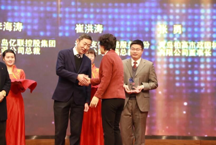 喜訊！德才裝飾葉德才董事長(zhǎng)、中建聯(lián)合袁永林董事長(zhǎng)雙雙獲得青島民營(yíng)經(jīng)濟(jì)年度人物(圖2)